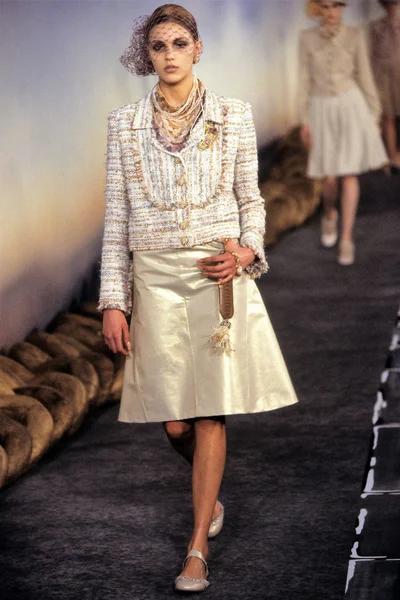Look 18